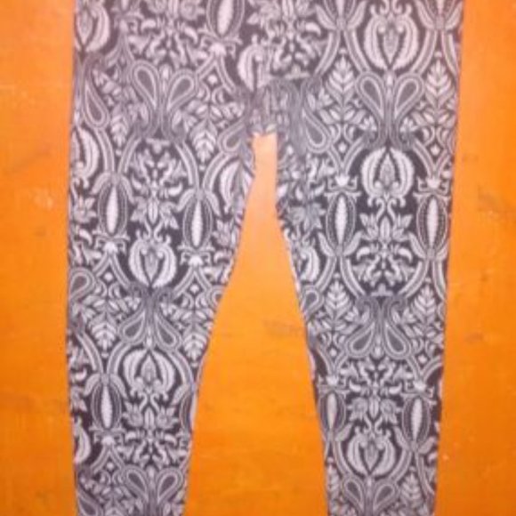 Rue 21 Women's SMALL Petite Stretch Pants black white print Pre Owned - Picture 2 of 4